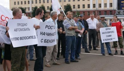 Бензиновый рэкет: в Оренбурге люди выходят на забастовки