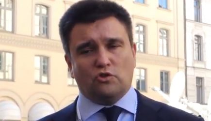 Глава МИД Украины предложил Европе «остановить» Россию
