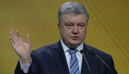 Порошенко опустился до уровня подзаборной шпаны