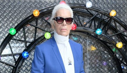 Рыдающий народ взял под крыло малыша умершего Лагерфельда