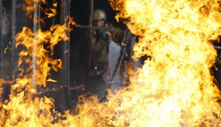 Загорелась гостиница с людьми