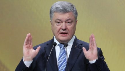 Сбежавшему от народа Порошенко влепили смачную пощечину