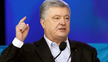 На Украине судья подал иск против Порошенко