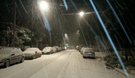 В России разбушевался смертельный снегопад