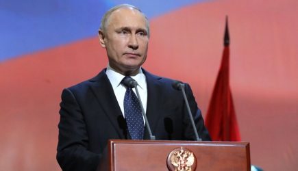 Путин рассказал, что кадры с горящим Нотр-Дамом в России смотрели со слезами на глазах