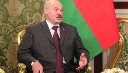 Не признавший Крым Лукашенко вонзил нож в спину Путину