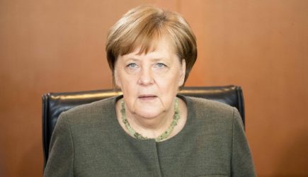Меркель указала Зеленскому на долги Порошенко перед Западом
