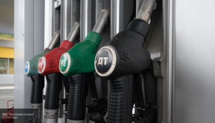 Сколько денег тратят на бензин в месяц автовладельцы в России, выяснили эксперты