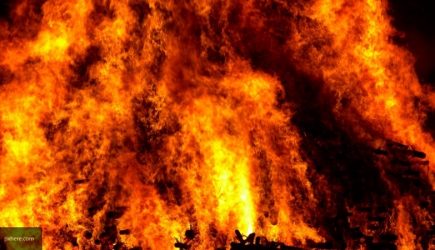 Видео уничтожающего &#171;Казачий&#187; рынок в Пятигорске страшного пожара выложили в Сеть