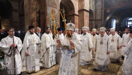 СМИ рассказали о конфликте между Филаретом и главой «новой церкви» Украины