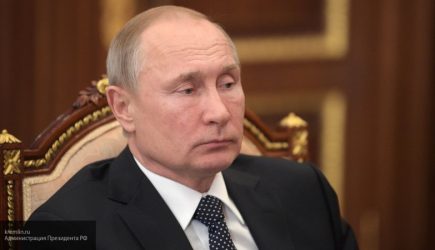Путин заявил, что мухлежа с бесплатными учебниками в школах быть не должно