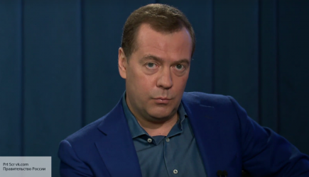 Медведев отметил важность развития туризма на Курилах