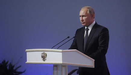 «Вы меня запугиваете»: Путин ответил американской журналистке на ПМЭФ 