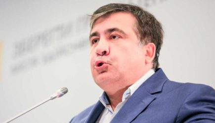 Без кухни и еды: Саакашвили живет за счет друзей