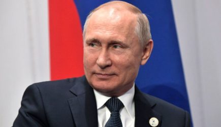 Почти 60% регионов провалили указ Путина по зарплатам медперсонала