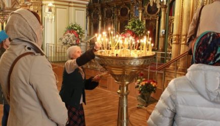 Православные христиане отмечают Троицу