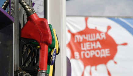 Власти перестанут сдерживать цены на бензин