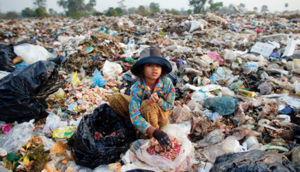 Полторы тысячи тонн мусора из США и Канады обнаружили в Камбодже
