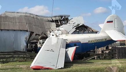 В Чечне самолет упал на жилой дом. Число пострадавших увеличивается