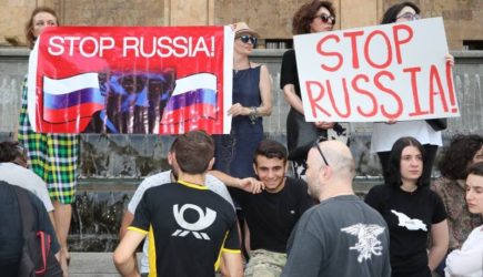 Почему Москва наказывает Тбилиси жёстче, чем Киев?