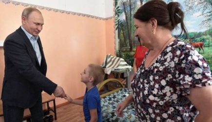 «Он утонул»: Путин дал обещание мальчику