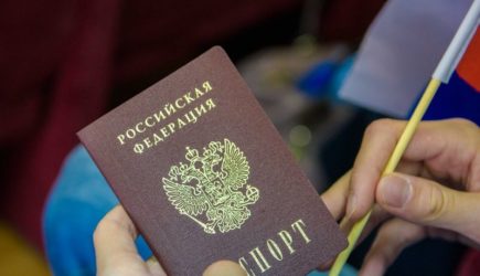 Путин поручил МВД вынести предложения по предоставлению гражданства РФ украинцам