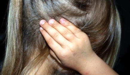 Медики рассказали о состоянии рук избитой девочки из Ингушетии