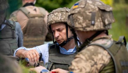 &#171;Жестко реагировать&#187;: разгневанный Зеленский разрешил обстрелы в Донбассе
