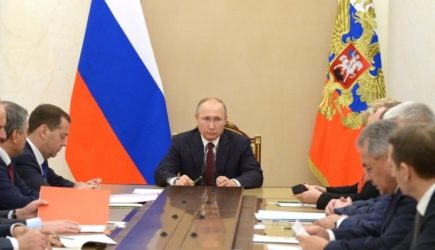Путин обсудил с Совбезом РФ итоги телефонного разговора с Зеленским