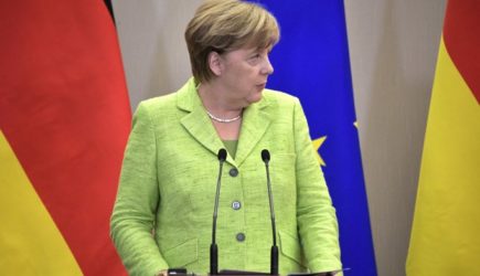 &#171;Дрожащая женщина&#187;: Меркель перед уходом рассказала о своей болезни