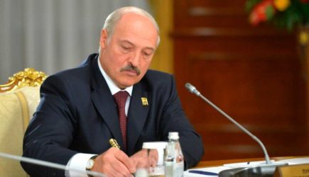 12 лет тюрьмы: Лукашенко втянули в скандал со взятками и бандитизмом