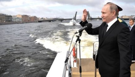 Путин пообещал строить уникальный военно-морской флот