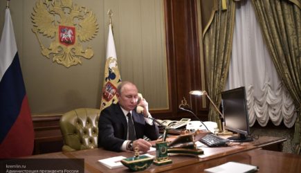 В Кремле рассказали о деталях телефонного разговора Путина и Зеленского