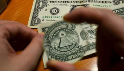 Срок обвала курса доллара и последствия для мира назвали эксперты