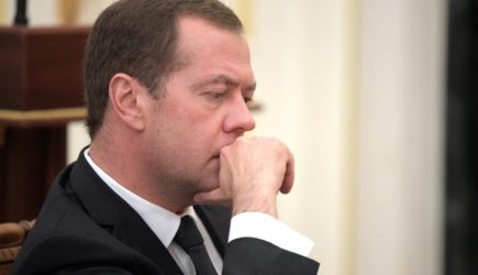 &#171;Волосы дыбом&#187; &#8212; сначала пенсионная реформа, теперь четырехдневка: Политолог уличил Медведева в двойных стандартах