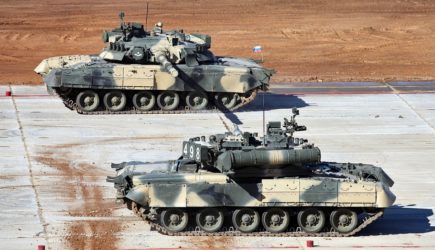 Американские военные прокатились на российском танке Т-80