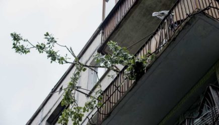 Россиянам запретят курить и жарить шашлык на балконах с 1 октября