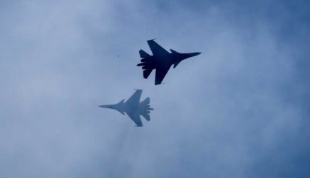 Россия подняла в небо армаду истребителей