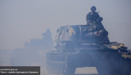 Сотни украинских националистов на танках, прихватив ЗРК, въехали в Донбасс