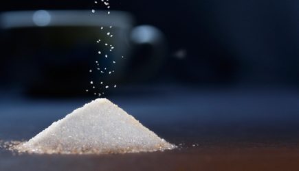 Раскрыта опасность сахара для людей старше 60 лет
