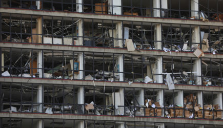 Число жертв взрыва в Бейруте превысило 100