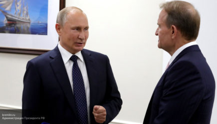 Путин рассматривает возможность отправки вакцины от коронавируса Украине