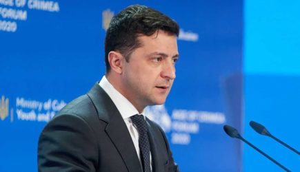 Эксперт: Зеленский решил уйти в отставку, можно провести досрочные выборы