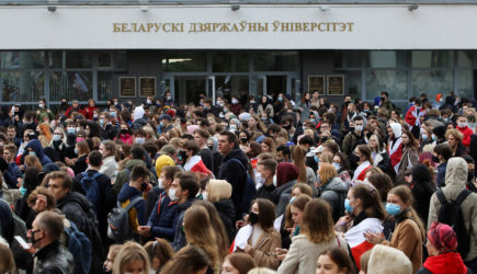 Лукашенко пригрозил протестующим студентам отчислением