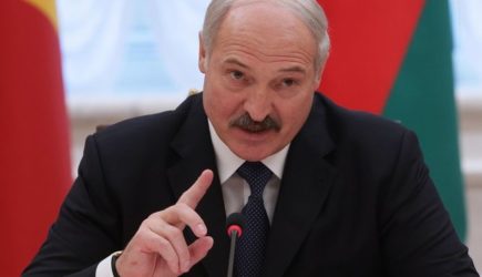 Лукашенко забил в хоккей и на оппозицию