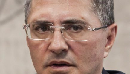 Мясников &#171;грубо&#187; растолковал, почему COVID-19 никогда не исчезнет: &#171;Вот сейчас мы все переболеем&#8230;&#187;