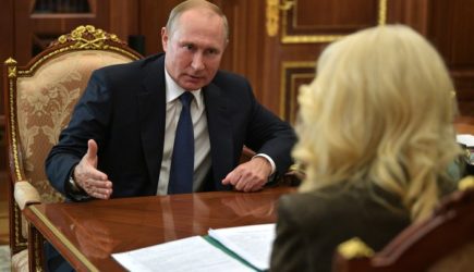 Владимир Путин отчитал Татьяну Голикову, на ходу меняя её доклад о COVID