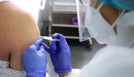 В Польше выявили первое тяжелое осложнение после вакцинации от COVID-19