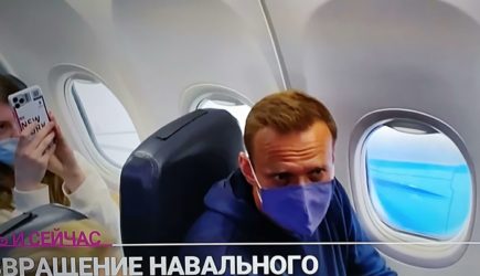 Навального увели полицейские: &#171;Сериал&#187; с возвращением в Россию закончился
