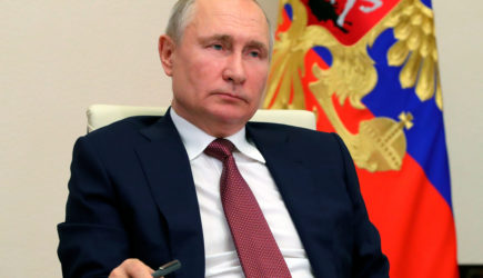 Путин предложил отменить ограничения по возрасту для назначенных им госслужащих